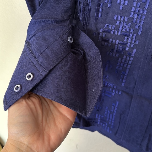 Luxurious Robert Graham Button-Down with Chic Embroidery Size Medium Men’s - Picture 3 of 7